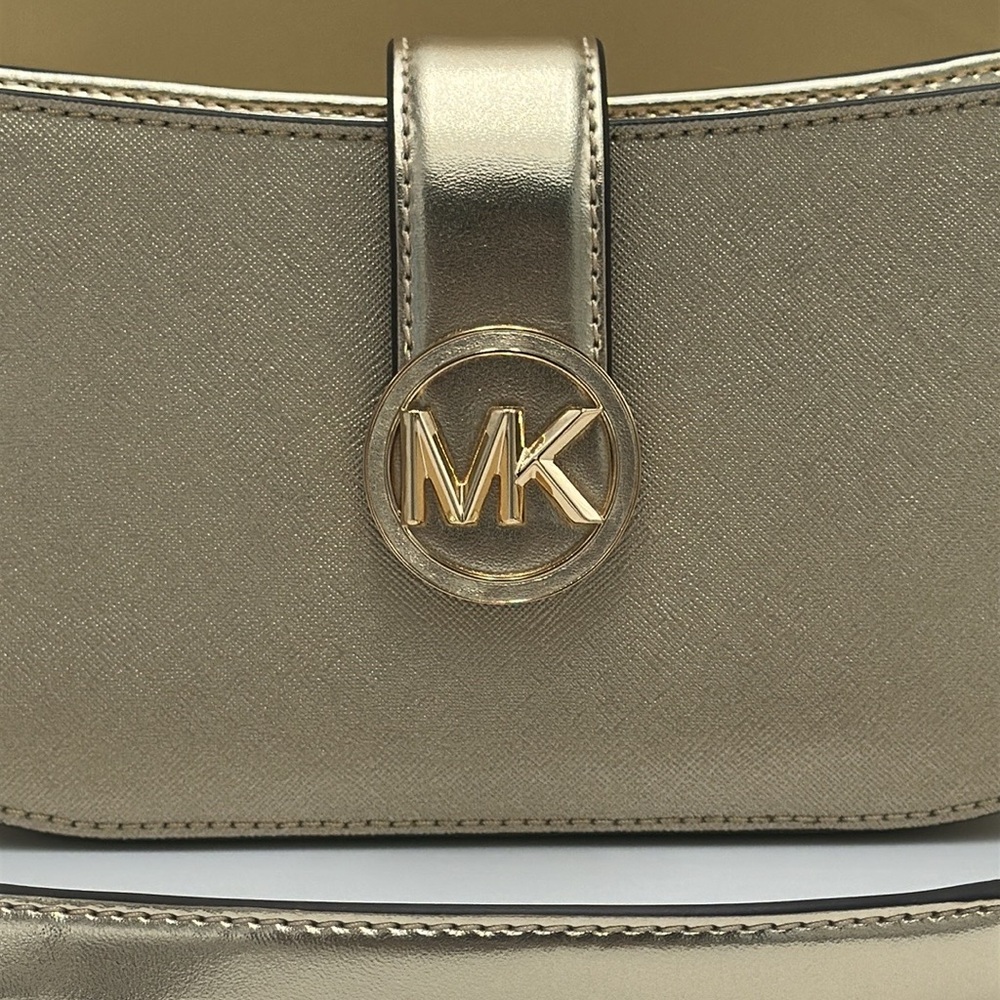 MICHAEL KORS CARMEN SMALL
POUCHETTE SHOULDER CHAIN BAG
Pale Gold/GOLDEN HARDWARE - Picture 13 of 14